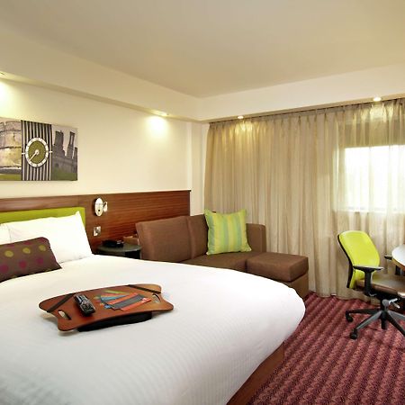 Hampton By Hilton Corby Hotel Стая снимка