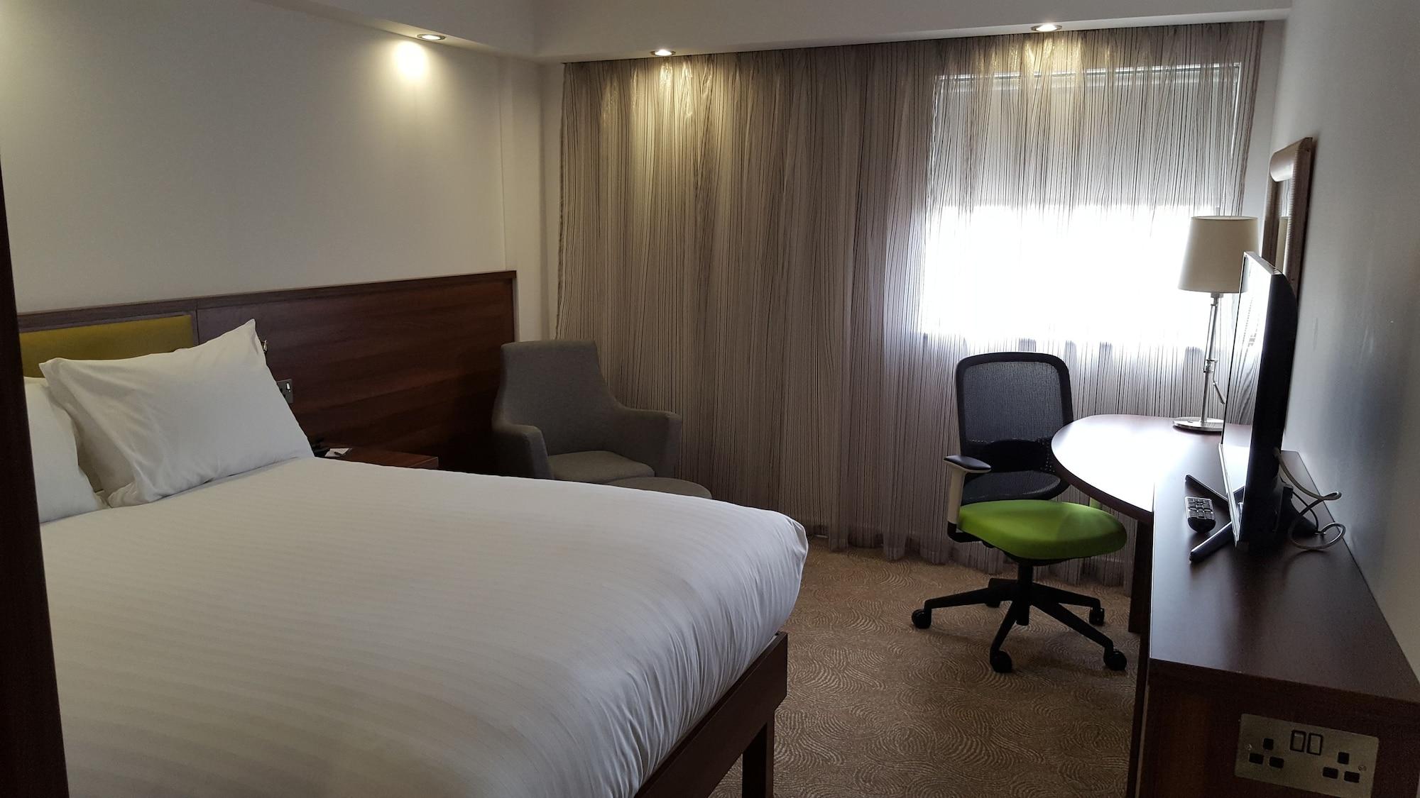 Hampton By Hilton Corby Hotel Екстериор снимка