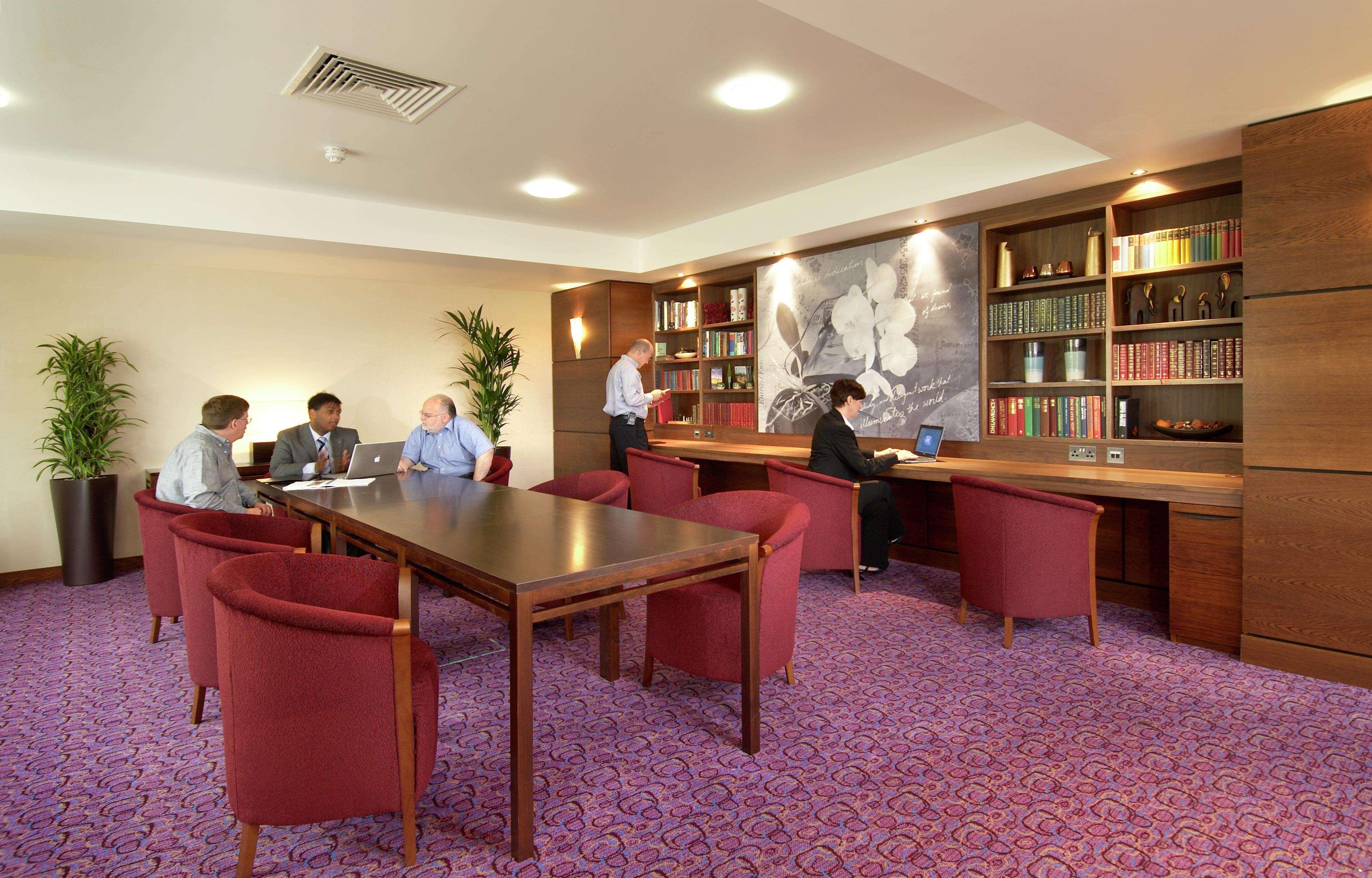 Hampton By Hilton Corby Hotel Екстериор снимка