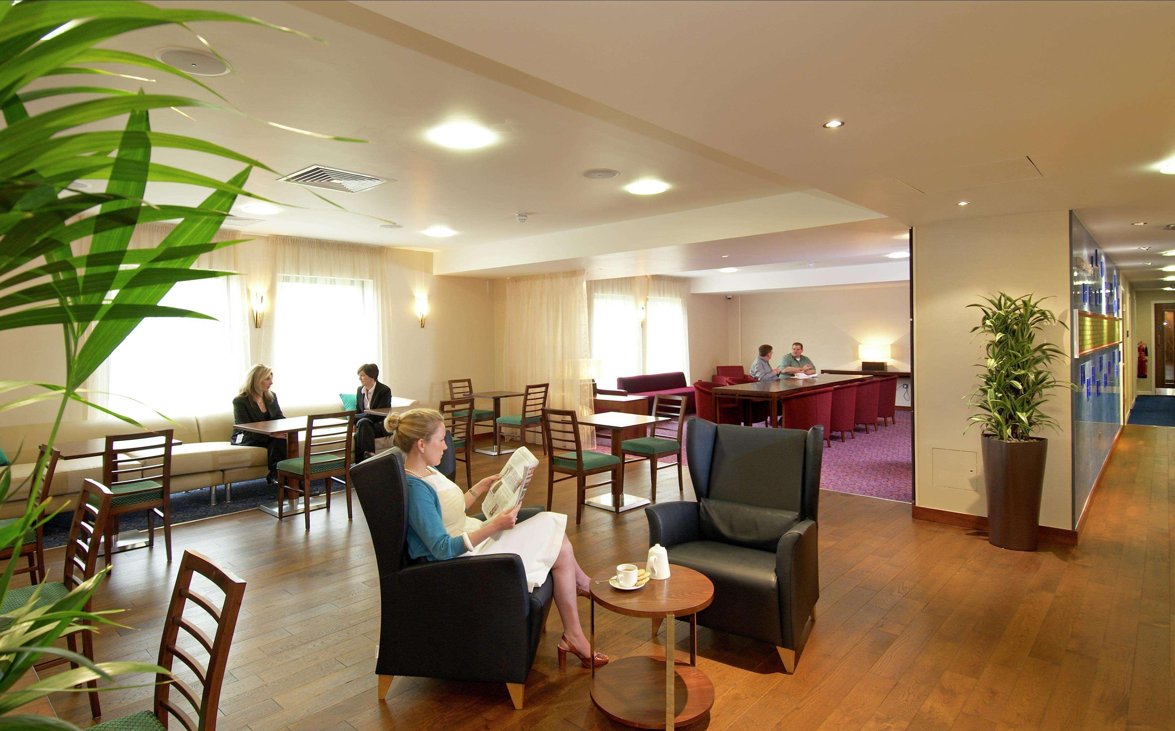 Hampton By Hilton Corby Hotel Екстериор снимка