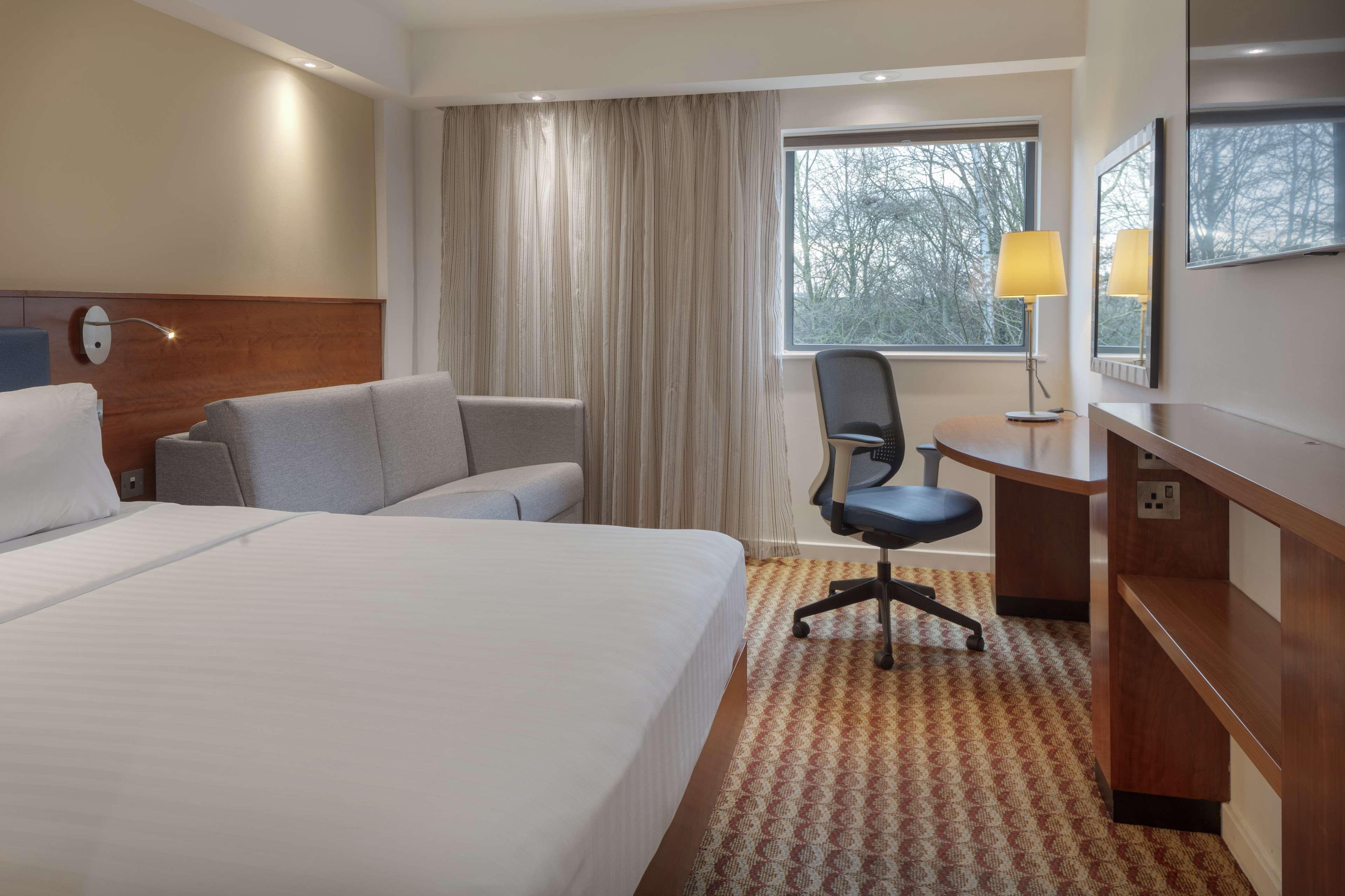 Hampton By Hilton Corby Hotel Екстериор снимка
