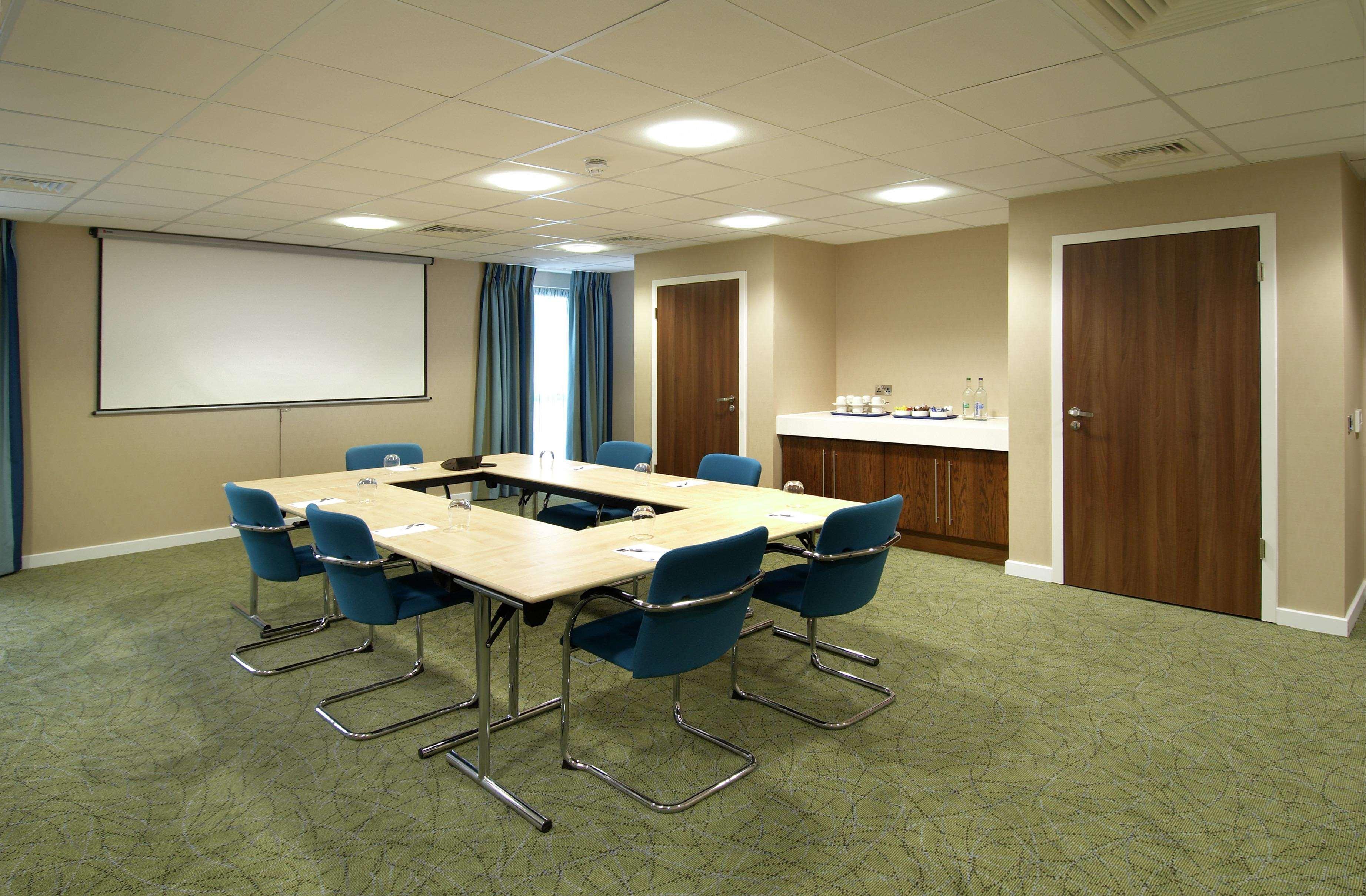 Hampton By Hilton Corby Hotel Екстериор снимка