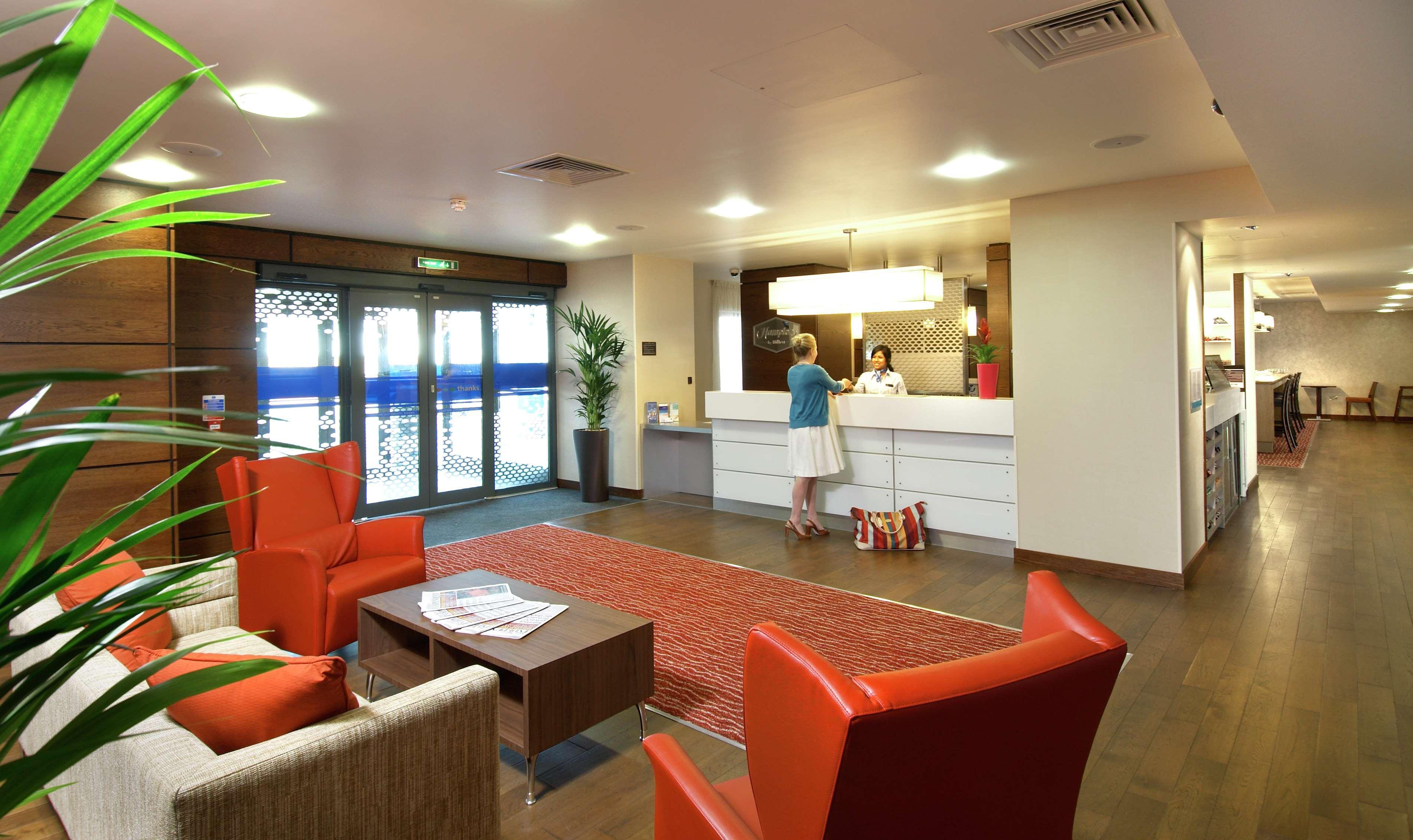 Hampton By Hilton Corby Hotel Интериор снимка