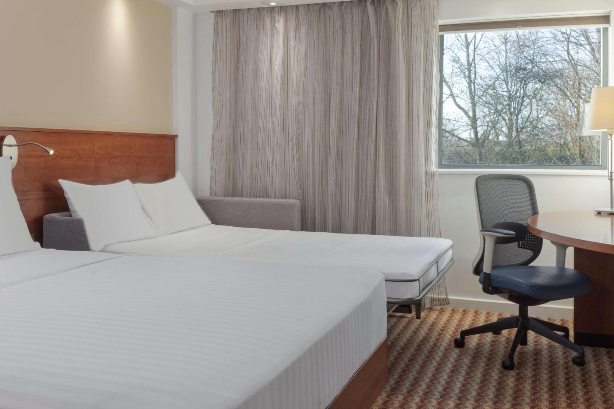 Hampton By Hilton Corby Hotel Екстериор снимка