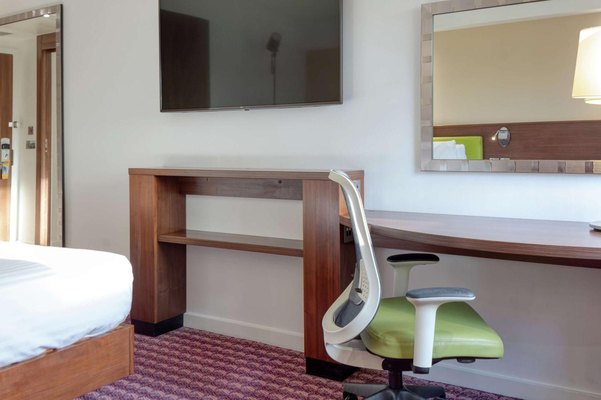 Hampton By Hilton Corby Hotel Екстериор снимка