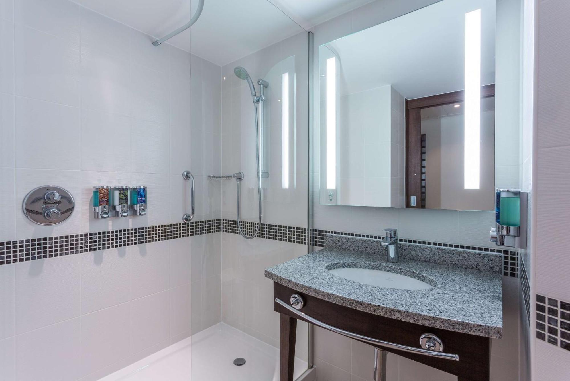 Hampton By Hilton Corby Hotel Екстериор снимка