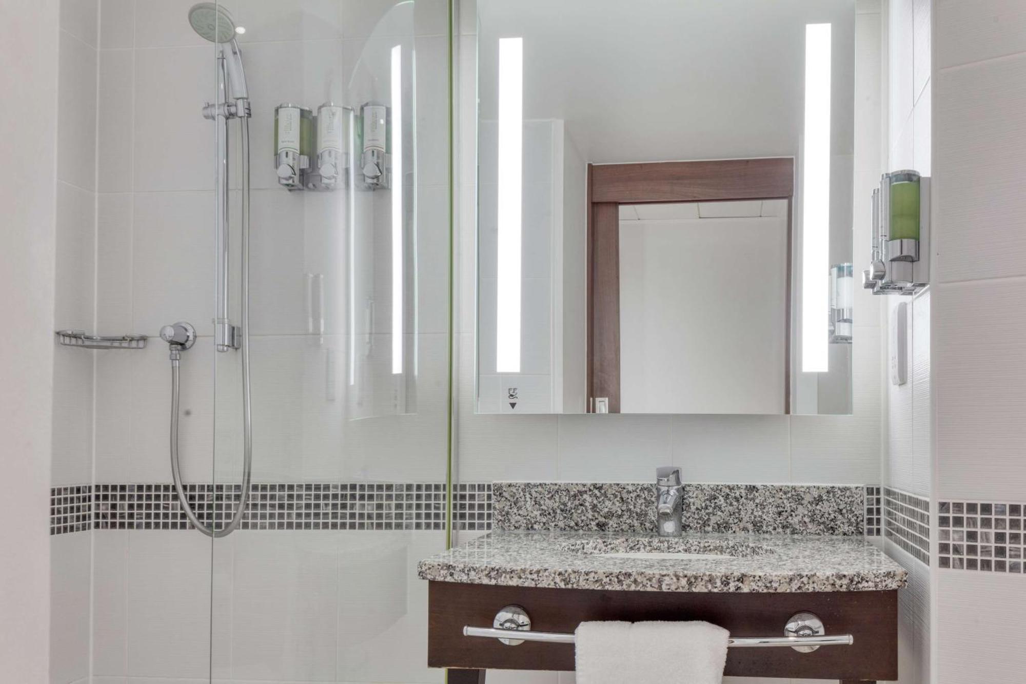 Hampton By Hilton Corby Hotel Екстериор снимка