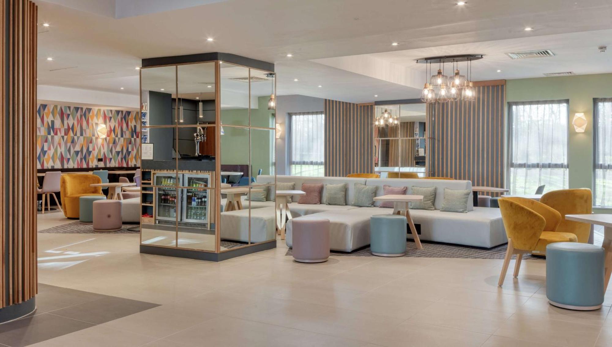 Hampton By Hilton Corby Hotel Екстериор снимка