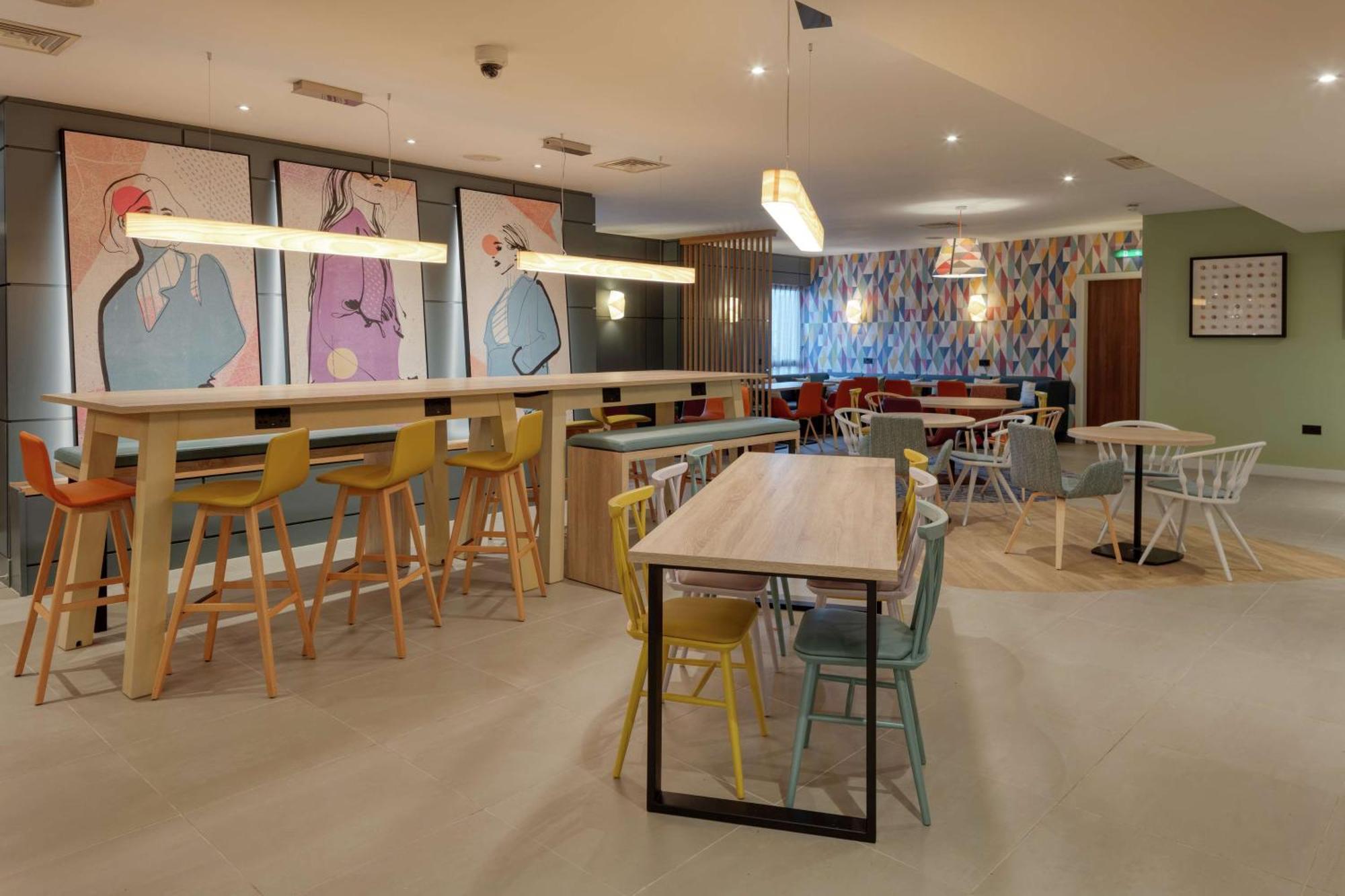 Hampton By Hilton Corby Hotel Екстериор снимка