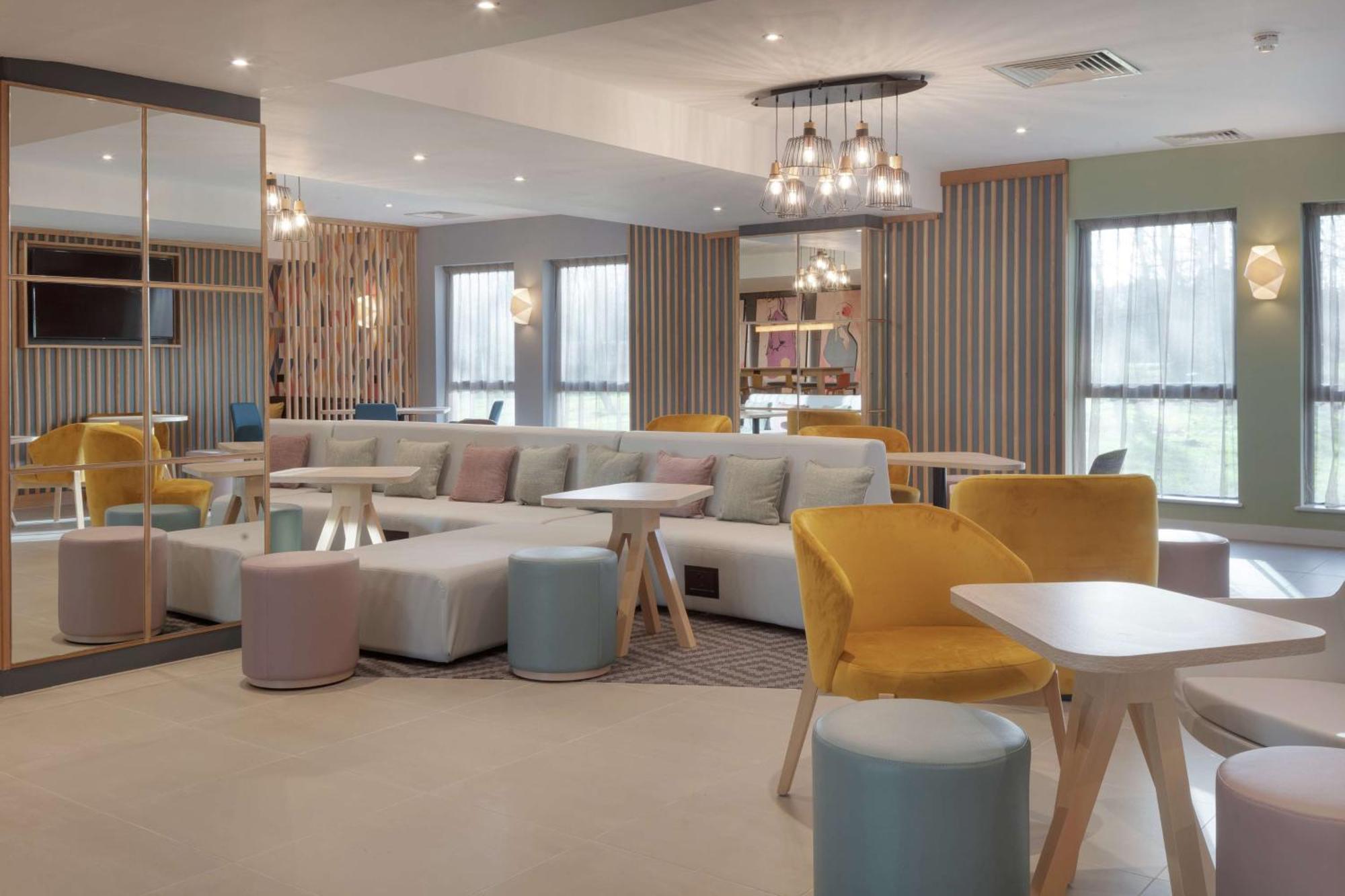 Hampton By Hilton Corby Hotel Екстериор снимка