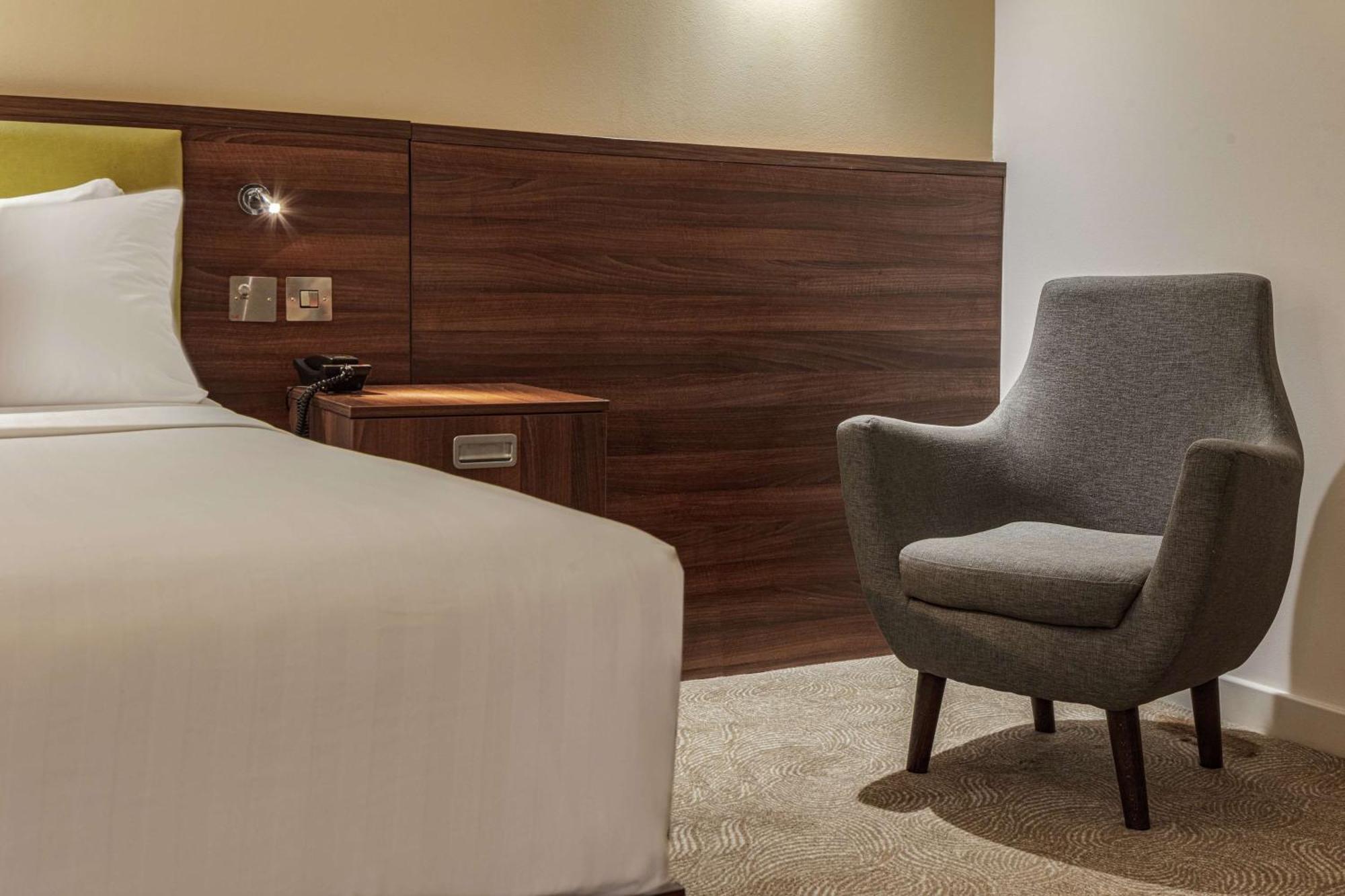 Hampton By Hilton Corby Hotel Екстериор снимка