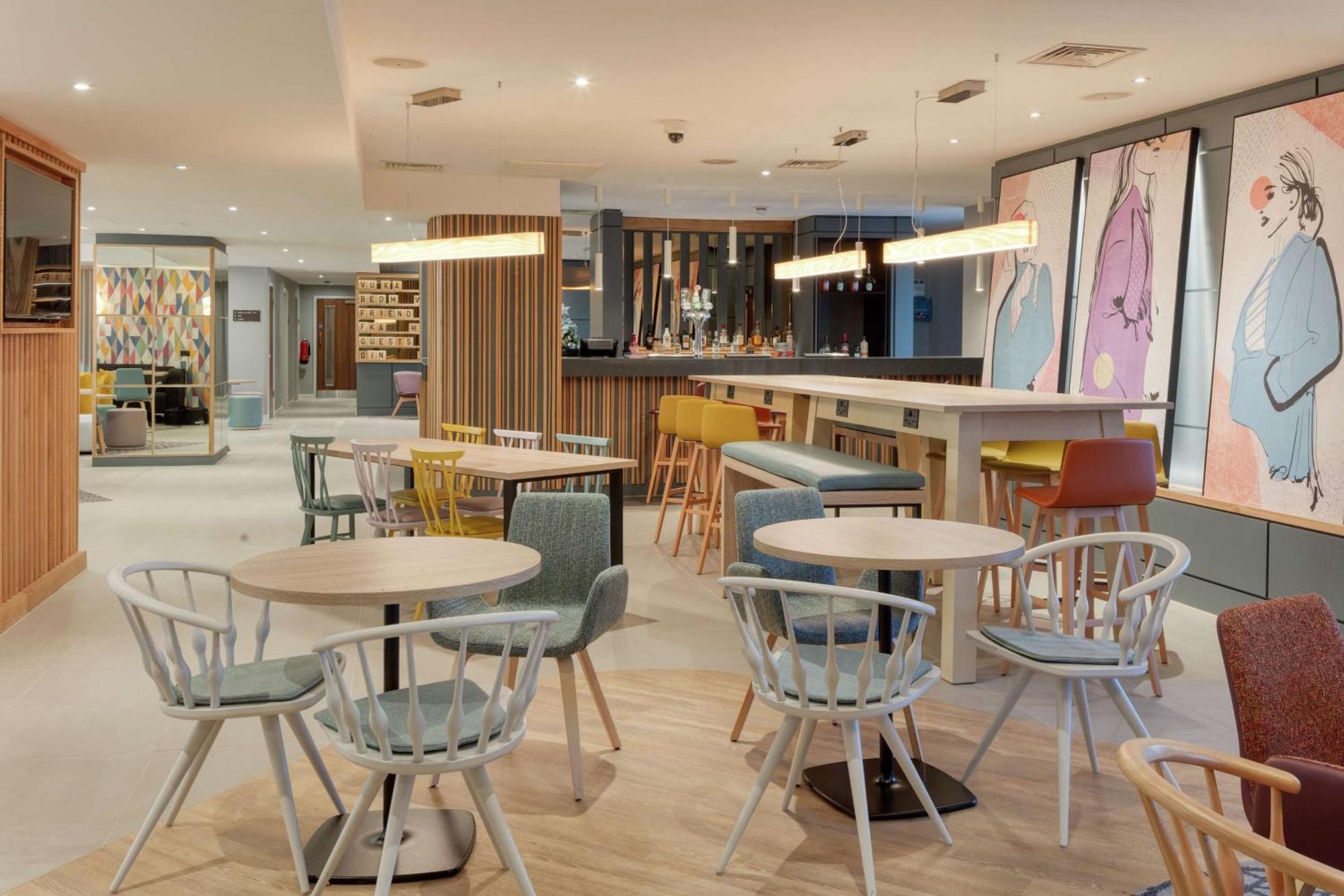 Hampton By Hilton Corby Hotel Екстериор снимка