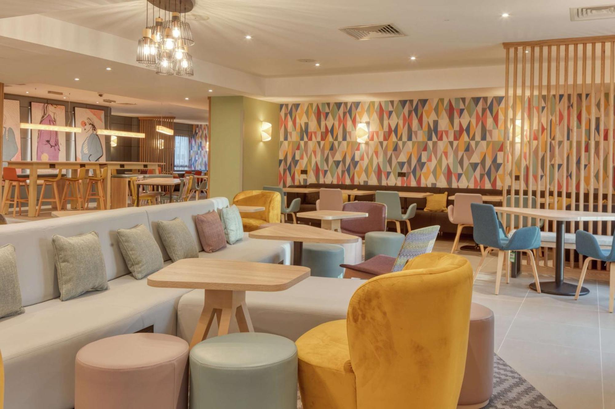 Hampton By Hilton Corby Hotel Екстериор снимка