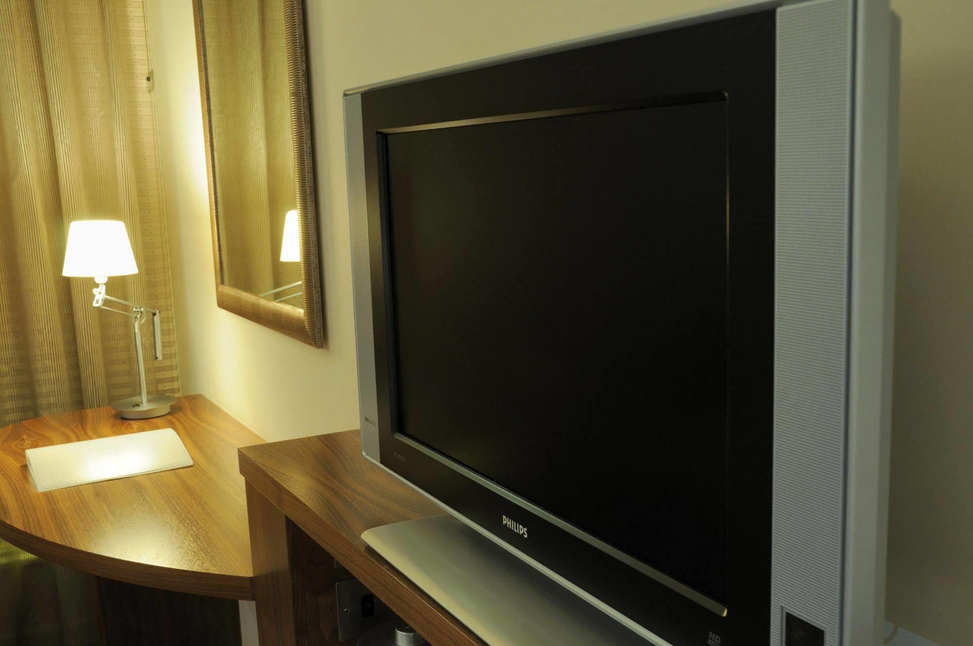 Hampton By Hilton Corby Hotel Екстериор снимка
