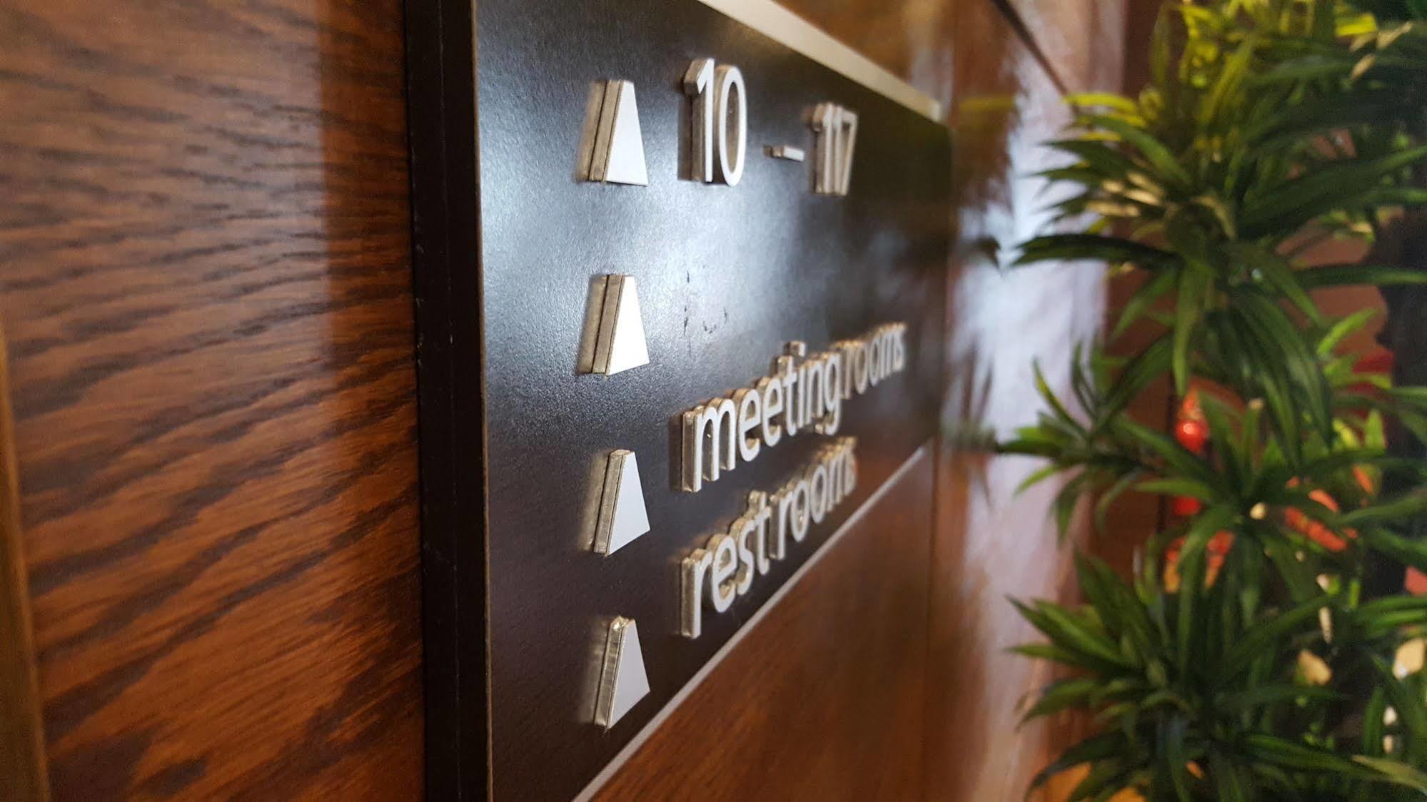 Hampton By Hilton Corby Hotel Екстериор снимка