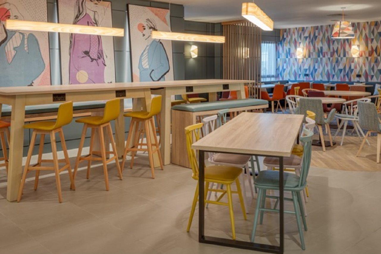 Hampton By Hilton Corby Hotel Екстериор снимка